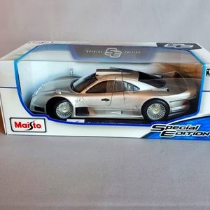 Maisto Special Edition 1:18 Scale Mercedes-Benz CLK-GTR (Street Version) | Red